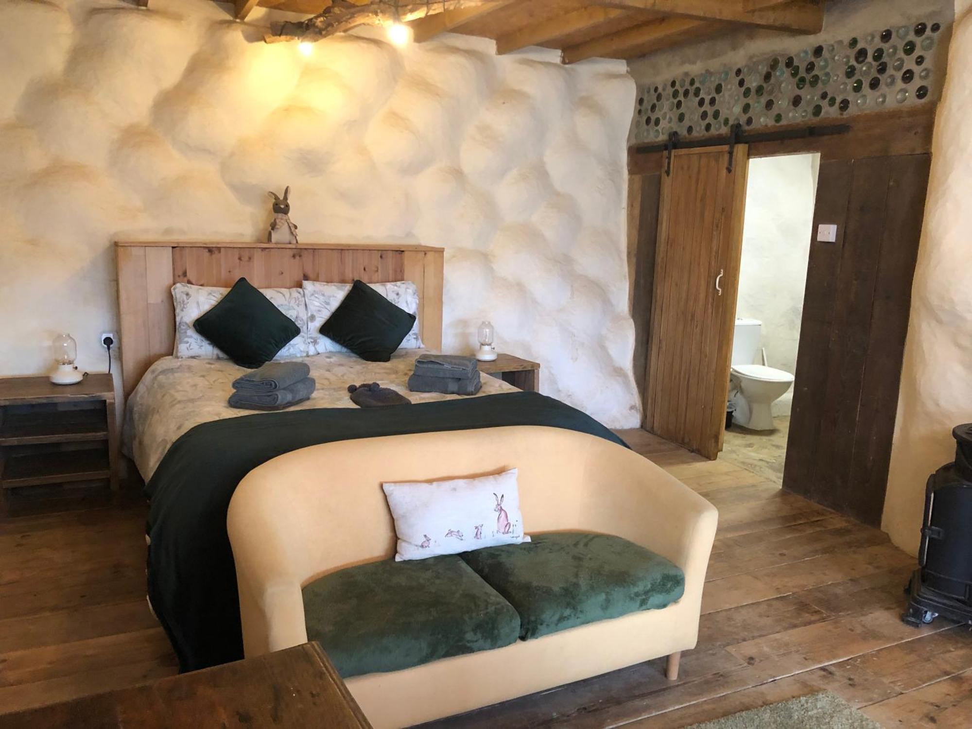 Rabbits 1Or 2 Bedroom Hobbit Style Hillset Earthen Dartmoor Eco Home South Brent Bagian luar foto